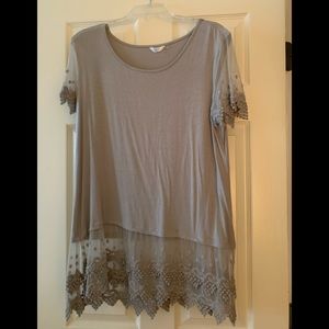 Top with lace sleeves and lace border. Kaktus